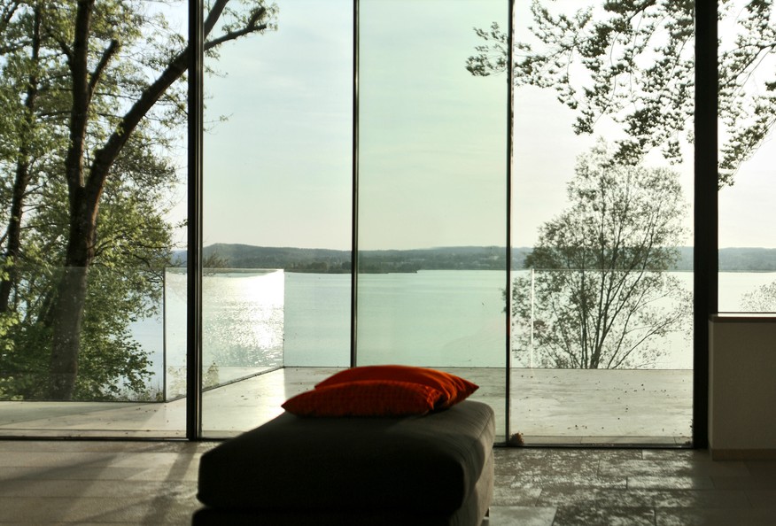 Wohnzimmer Seesicht - Glasschiebetüren - Villa am Ammersee, DE